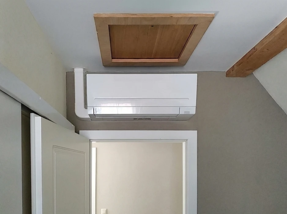 Intérieur résidentiel, pièce vide avec murs beiges